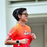Nirina Zubir mengenakan busana olahraga