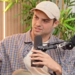 Noah Centineo dalam siniar Happy Sad Confused