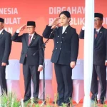 Jajaran pimpinan Otoritas Jasa Keuangan mengikuti upacara peringatan HUT ke-81 Kemerdekaan RI, Senin (17/8/2026).
