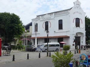 Oudetrap dan Spiegel: Dua Jalan Konservasi Kota Lama