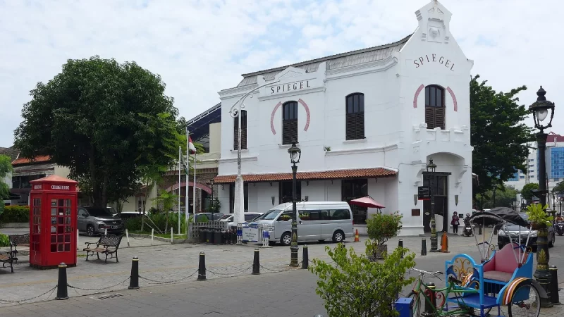 Oudetrap dan Spiegel: Dua Jalan Konservasi Kota Lama