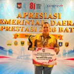 Wali Kota Padang Panjang menerima penghargaan kesehatan dari Kemendagri