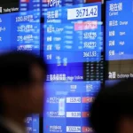 Papan elektronik indeks saham di Bursa Efek Tokyo, Jepang