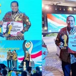 Wali Kota Pariaman Yota Balad menerima penghargaan Terbaik I Kategori Akses dan Kualitas Layanan Kesehatan