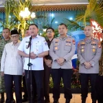 Wali Kota Jakarta Utara memberi keterangan pers soal dugaan penistaan agama di Ancol