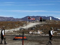 Tentara India berjaga di perbatasan India-China di Bumla Arunachal Pradesh