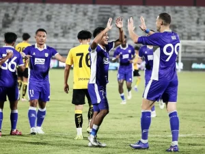 Para pemain Persib Bandung merayakan gol ke gawang Sabah FC di Stadion Kapten I Wayan Dipta, Gianyar, Sabtu, 15 Agustus 2026.