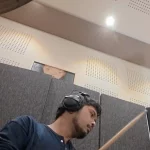 Petra Sihombing bermain drum dalam proses pembuatan single Bangga