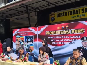 Konferensi pers Polda Sumbar soal pengungkapan penyelewengan BBM bersubsidi