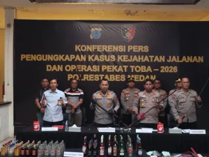 Konferensi pers Polrestabes Medan soal pengungkapan kasus kejahatan jalanan dan Operasi Pekat Toba 2026