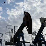 Pompa angguk di ladang minyak Airankol, wilayah Atyrau, Kazakhstan