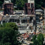 Lokasi pembangunan ballroom di kompleks Gedung Putih Washington DC dengan derek dan rangka beton yang belum rampung