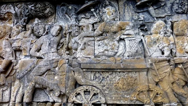 Ratu Maha Maya di Dua Belas Panil Borobudur