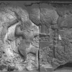 Panel relief Karmawibangga di Candi Borobudur yang menggambarkan penggunaan busur dan panah