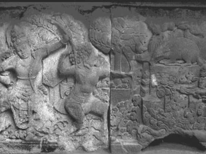 Panel relief Karmawibangga di Candi Borobudur yang menggambarkan penggunaan busur dan panah