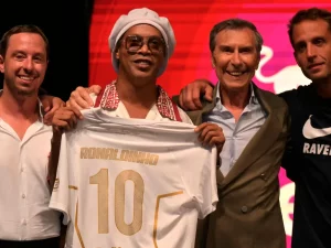 Ronaldinho diperkenalkan Ravenna