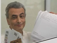 Wakil Ketua Partai Yabloko Lev Shlosberg di ruang sidang pengadilan di Pskov, Rusia, Senin, 17 Agustus 2026.