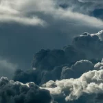 Ilustrasi awan tebal di langit.