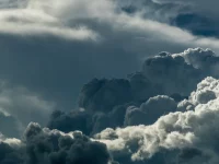 Ilustrasi awan tebal di langit.
