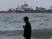 Kapal-kapal berlabuh di perairan dekat Selat Hormuz