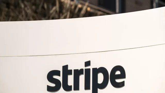 Papan nama kantor Stripe Inc. di South San Francisco, California, Amerika Serikat.
