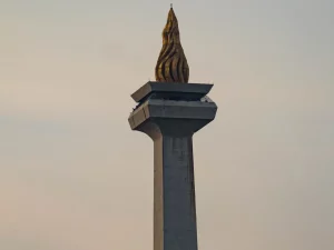 Monumen Nasional menjulang di Jakarta