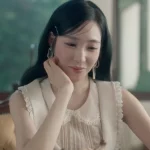 Tiffany Young dalam promosi album Edge of Calm