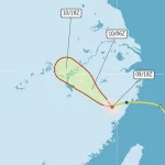 Peta lintasan perkiraan topan yang bergerak dari laut menuju daratan China timur dengan kerucut ketidakpastian berwarna hijau