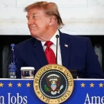 Presiden Amerika Serikat Donald Trump berbicara sambil duduk di sebuah meja bundar pertemuan