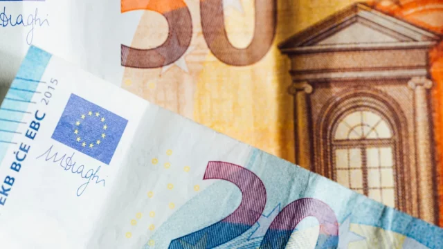 ECB: Uang Tunai Euro Beredar Capai 1,6 Triliun