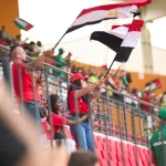 Tribun stadion sepak bola menjelang pertandingan