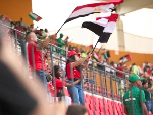 Tribun stadion sepak bola menjelang pertandingan