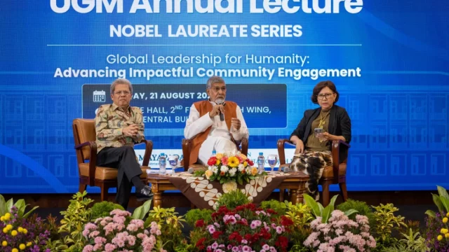 Peraih Nobel Perdamaian Kailash Satyarthi berbicara dalam UGM Annual Lecture Nobel Laureate Series di Universitas Gadjah Mada.