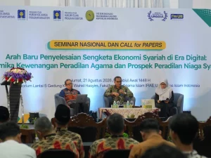 Sesi pemaparan materi seminar nasional tentang penyelesaian sengketa ekonomi syariah di Universitas Islam Indonesia, Yogyakarta.