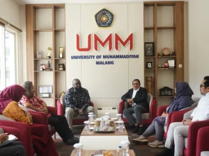 Pejabat Humas Konsulat Jenderal AS di Surabaya Courtney J. Woods dalam pertemuan strategis dengan UMM