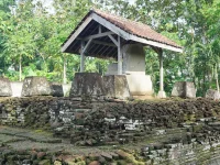 Dua Umpak yang Mengubah Riwayat Candi Boyolangu