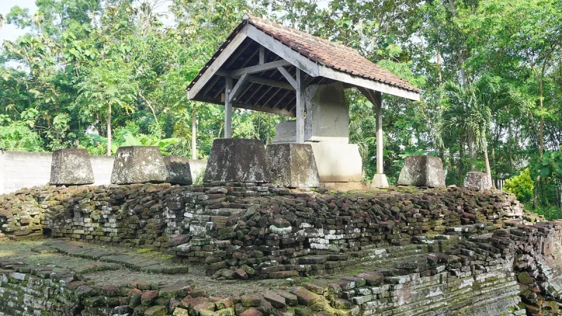 Dua Umpak yang Mengubah Riwayat Candi Boyolangu