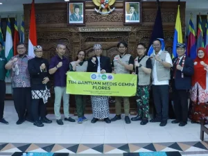 Pelepasan tim bantuan medis gempa Flores di Kantor Manajemen Kampus MERR-C Universitas Airlangga, Surabaya, Senin (17/8/2026).