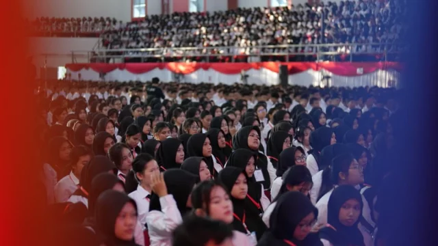 Mahasiswa baru Unhas mengikuti Pengenalan Kehidupan Kampus Mahasiswa Baru 2026