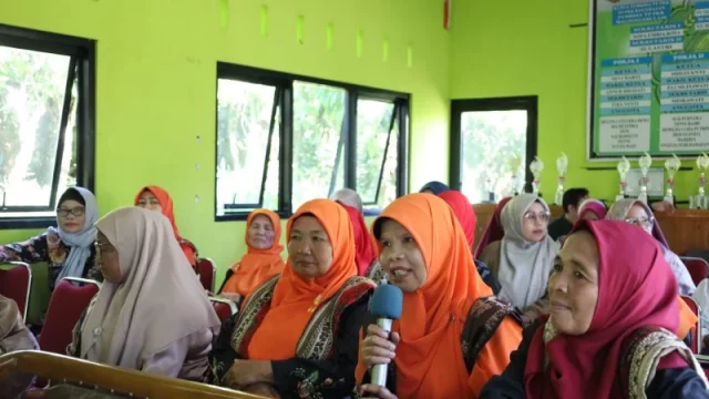Peserta pelatihan kesiapsiagaan bencana di Nagari Lasi, Kabupaten Agam