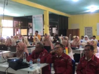 Guru IPS SMP/MTs Kota Padang mengikuti pelatihan modul interaktif UNP