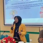 Pemaparan program pengabdian Universitas Negeri Padang untuk penguatan ekonomi keluarga disabilitas rungu pascabencana.