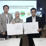 Penandatanganan kerja sama riset nilam kristal antara Atsiri Research Center Universitas Syiah Kuala dan ParagonCorp.