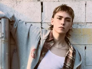 Vernon SEVENTEEN dalam promosi single I'll Be Back