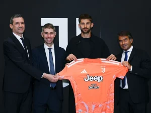 Guglielmo Vicario diperkenalkan sebagai kiper baru Juventus