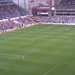 Suasana tribune dan lapangan Villa Park di Birmingham