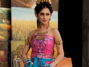 Wayang kulit dimainkan dalam sebuah pertunjukan