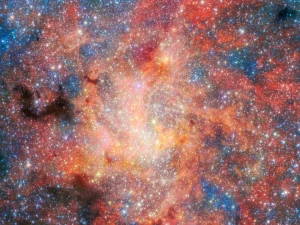 Citra medan IRS 3 hasil gabungan instrumen NIRCam dan MIRI James Webb Space Telescope di sekitar lubang hitam Sagitarius A*.