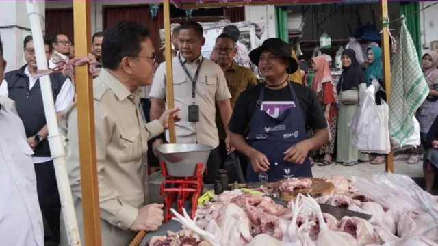 Mendag Budi Santoso memantau harga ayam di Pasar Ir Soekarno Sukoharjo