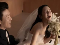 Yang Jiwon dan Yang Joon Mo dalam foto pernikahan